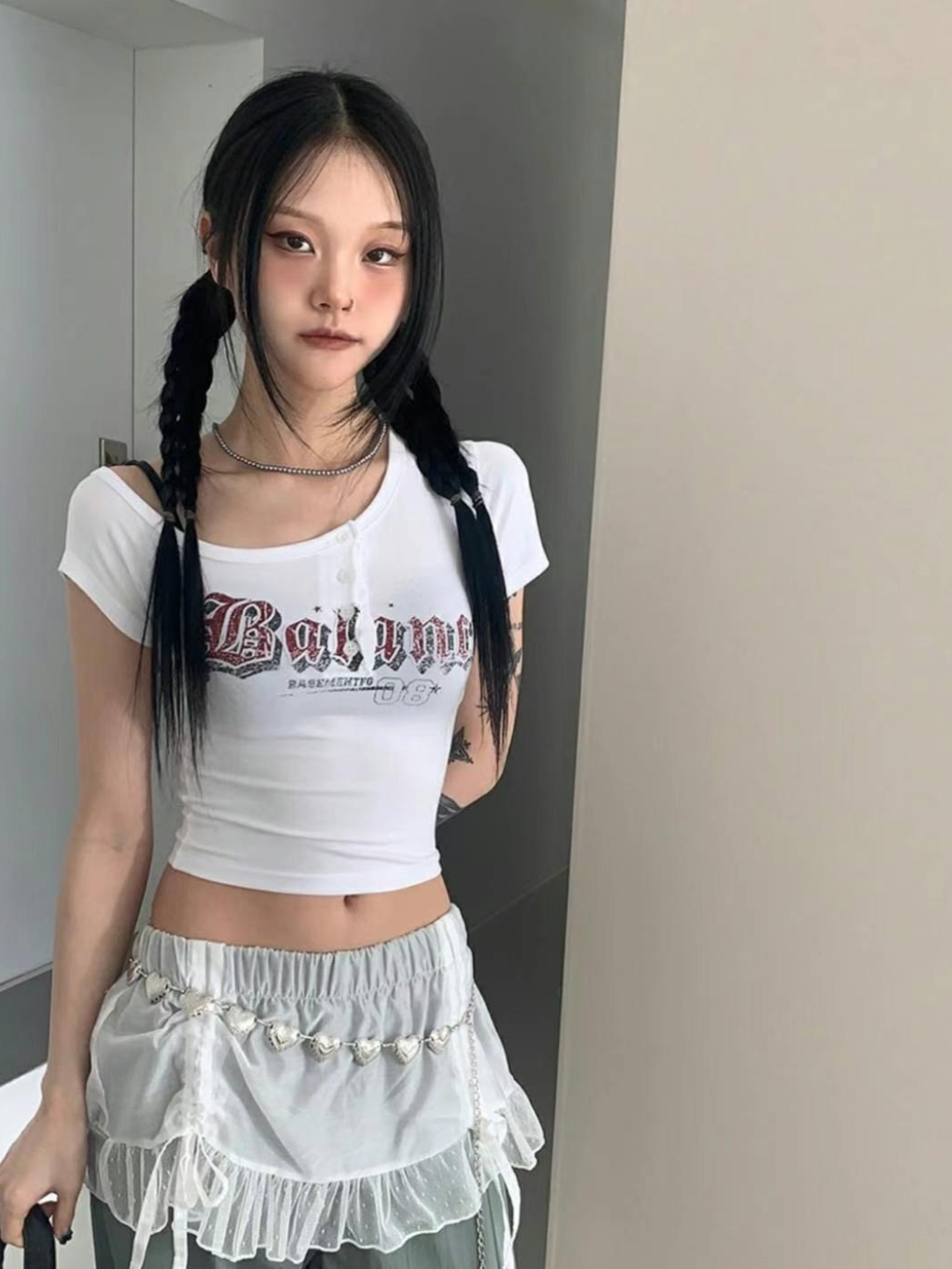街頭風斜肩Crop Top