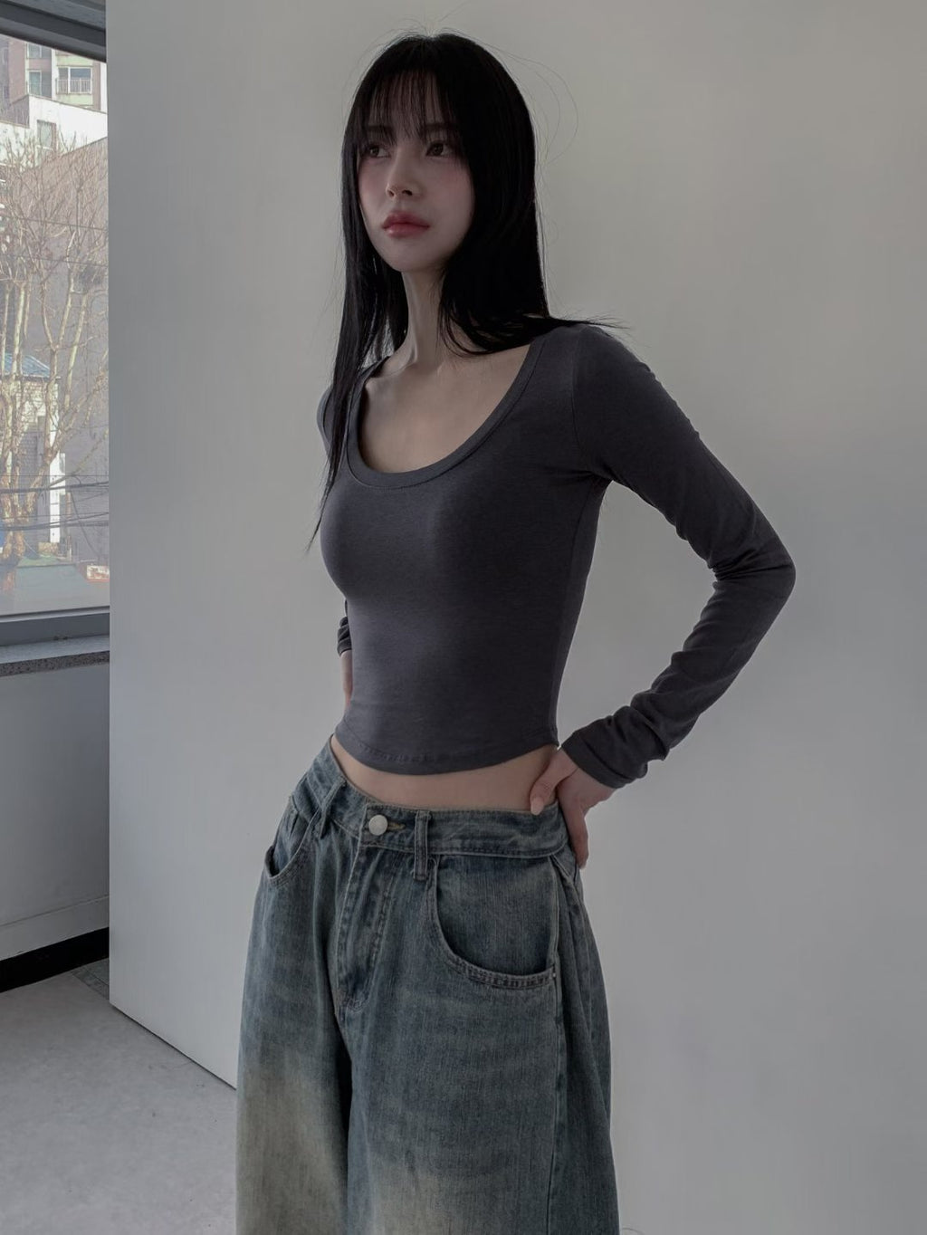 U領短身薄長袖上衣