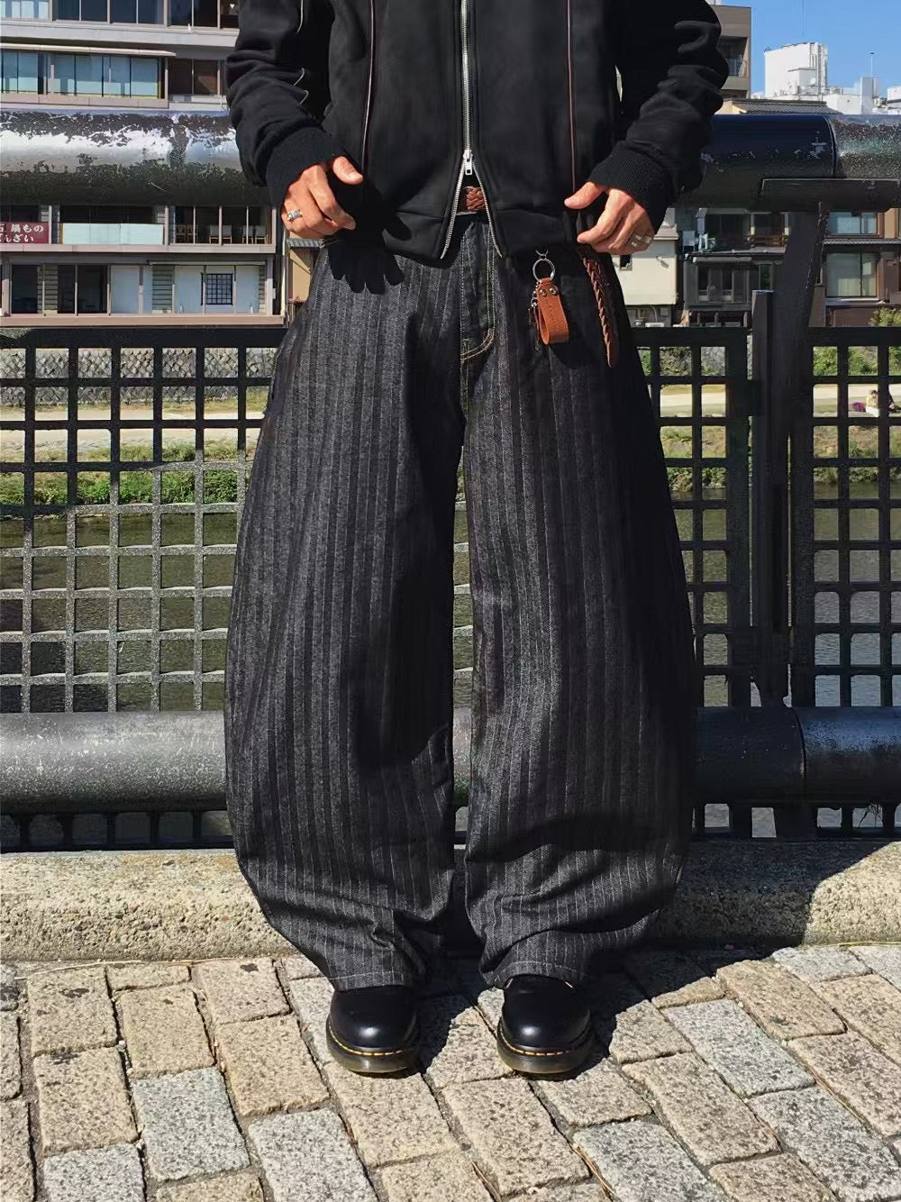 直條紋彎刀牛仔褲