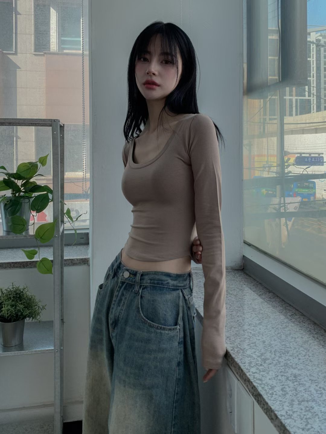U領短身薄長袖上衣